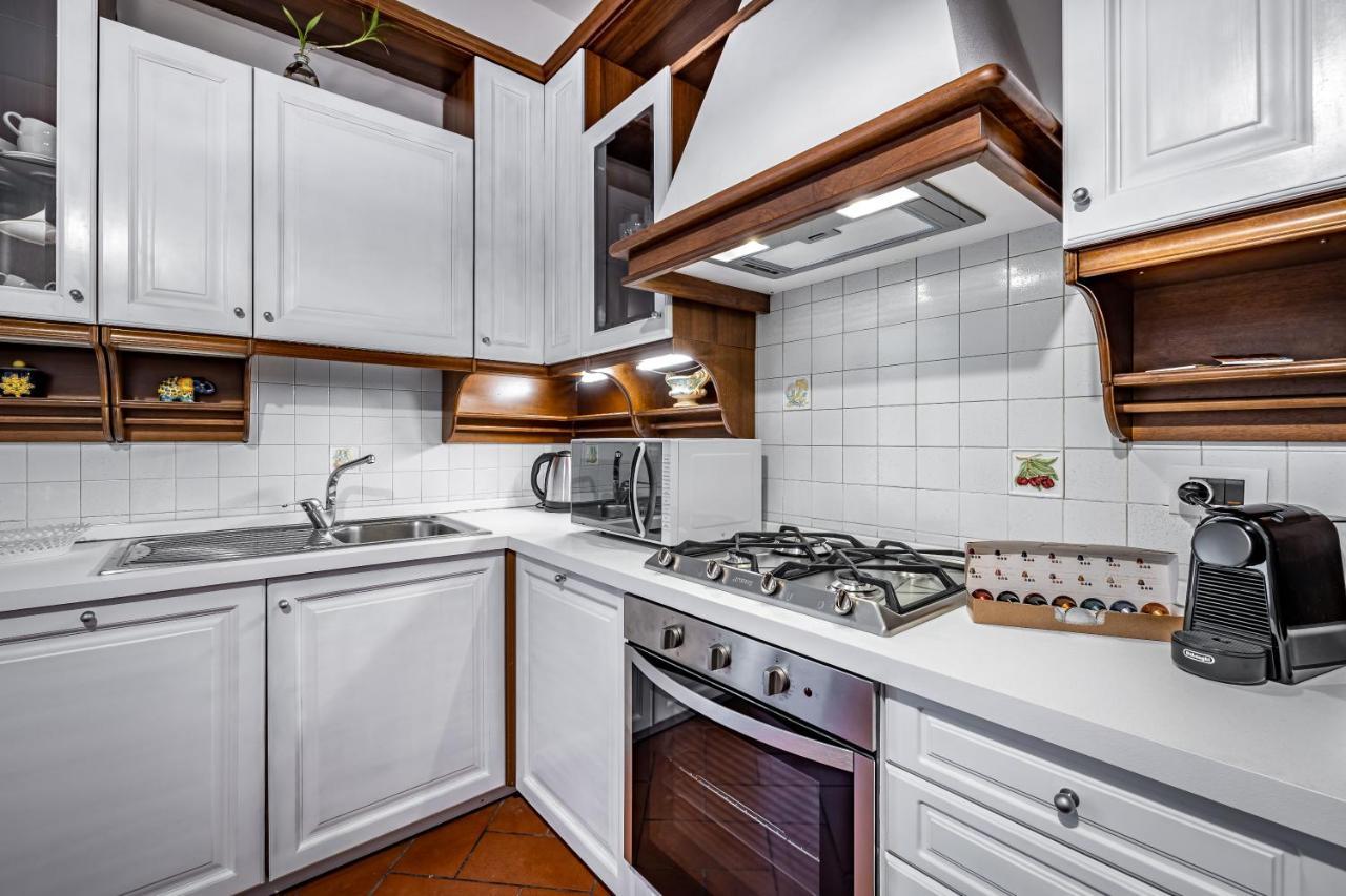 Yid Elegant Apt With Garage Флоренция Екстериор снимка